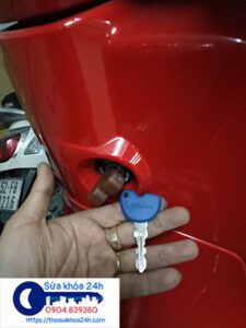 Làm chìa khóa xe vespa